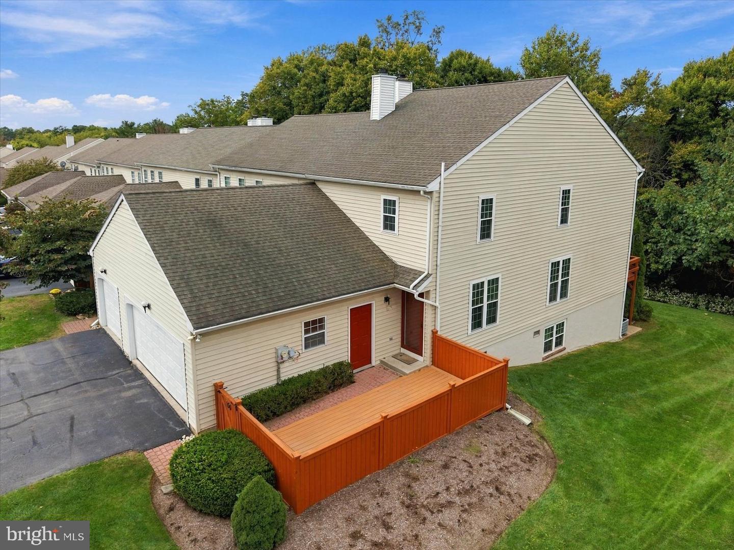 150 Treetops Dr — photo