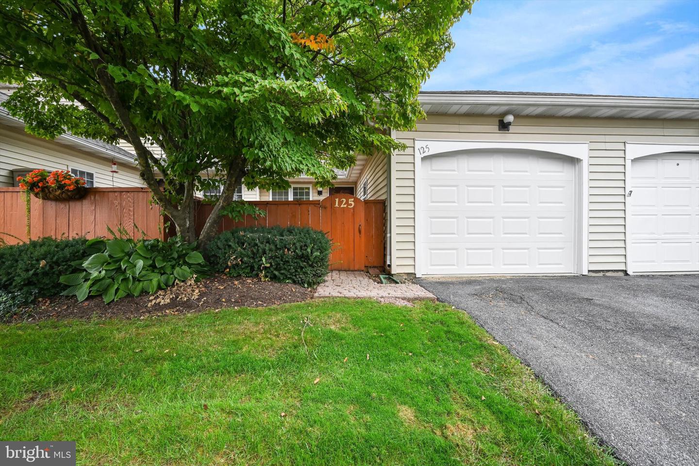 125 Treetops Dr — photo