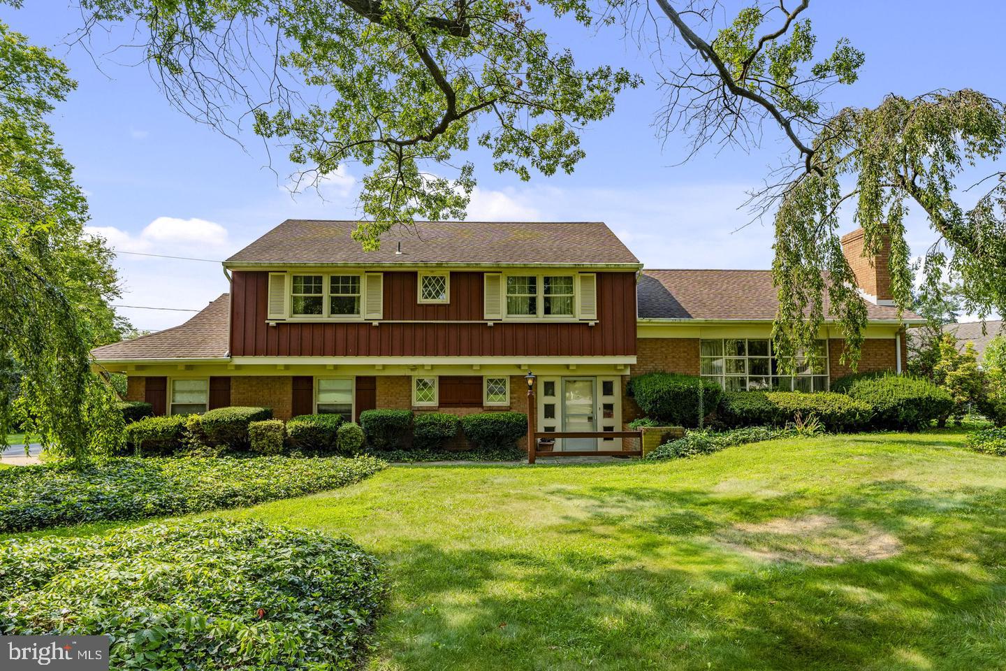 1230 Country Club Dr — photo