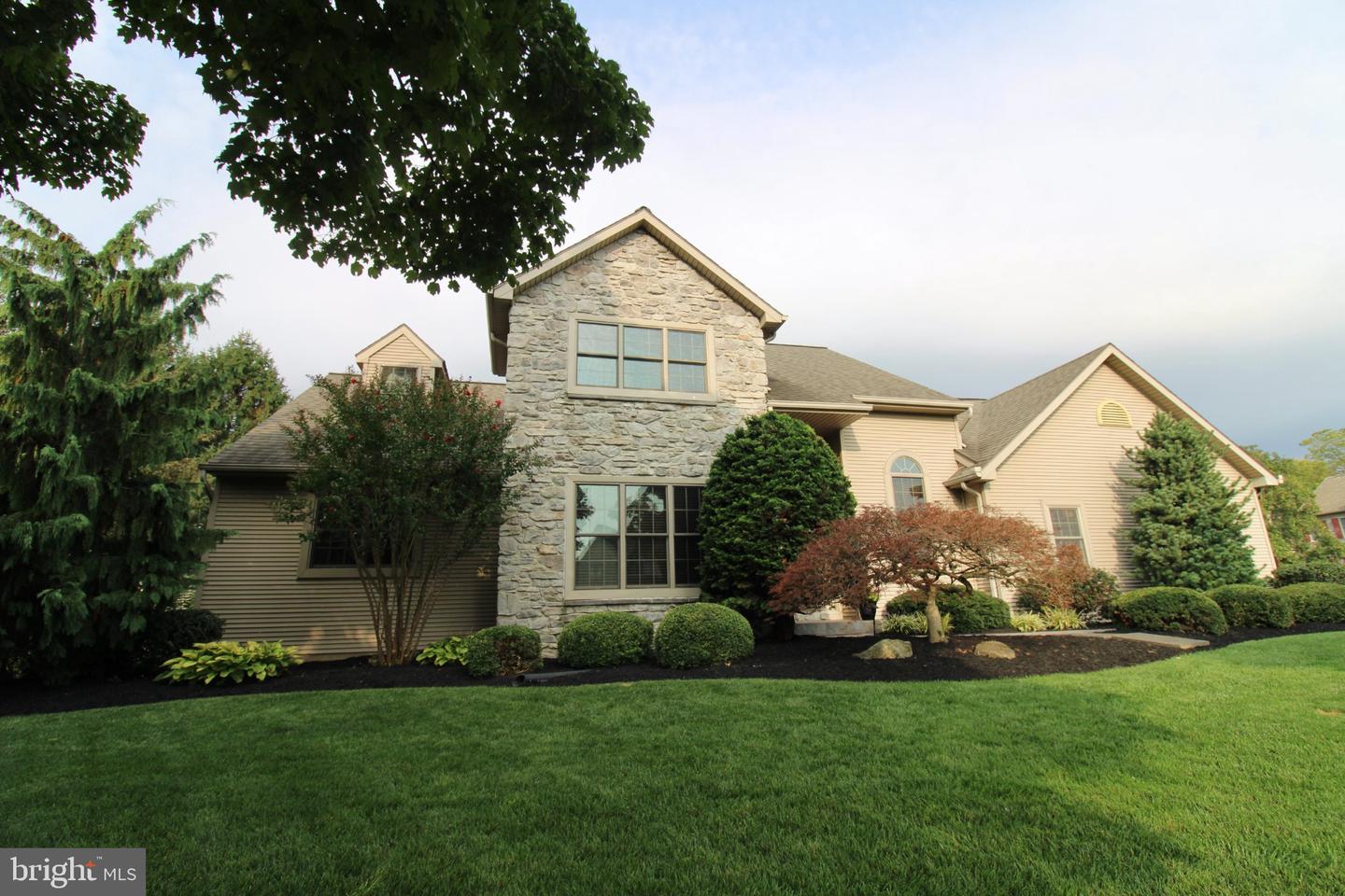 669 Laurel Avenue, Lititz, PA 17543 — photo 2