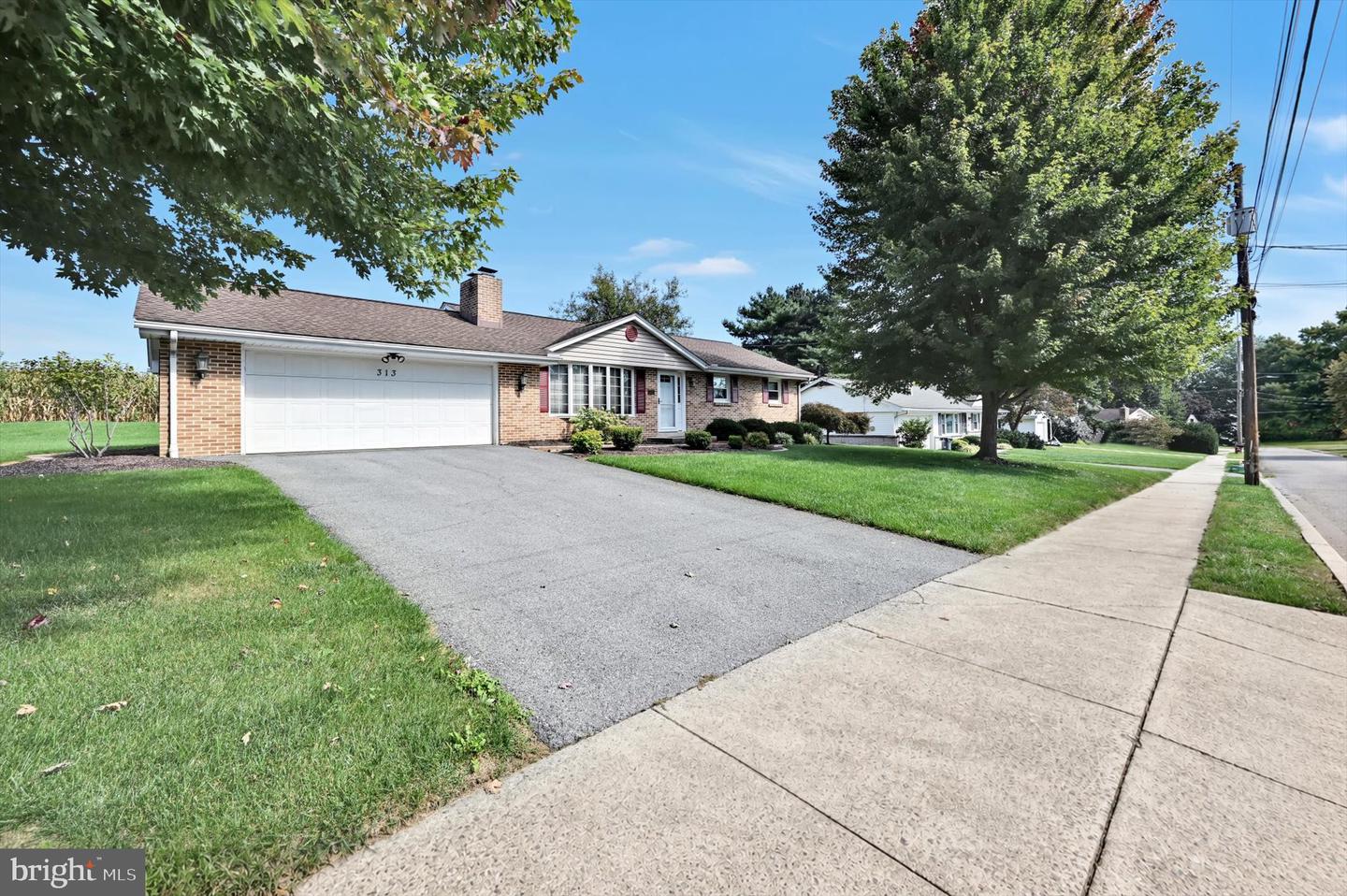 313 Parkview Dr — photo