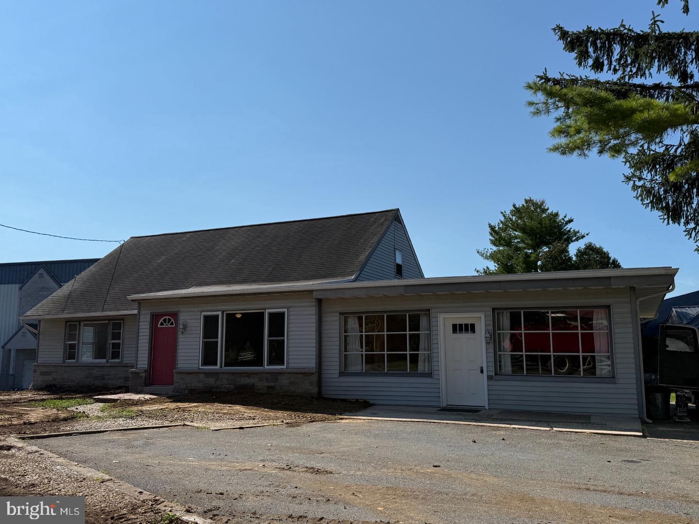 354 E Main St — photo