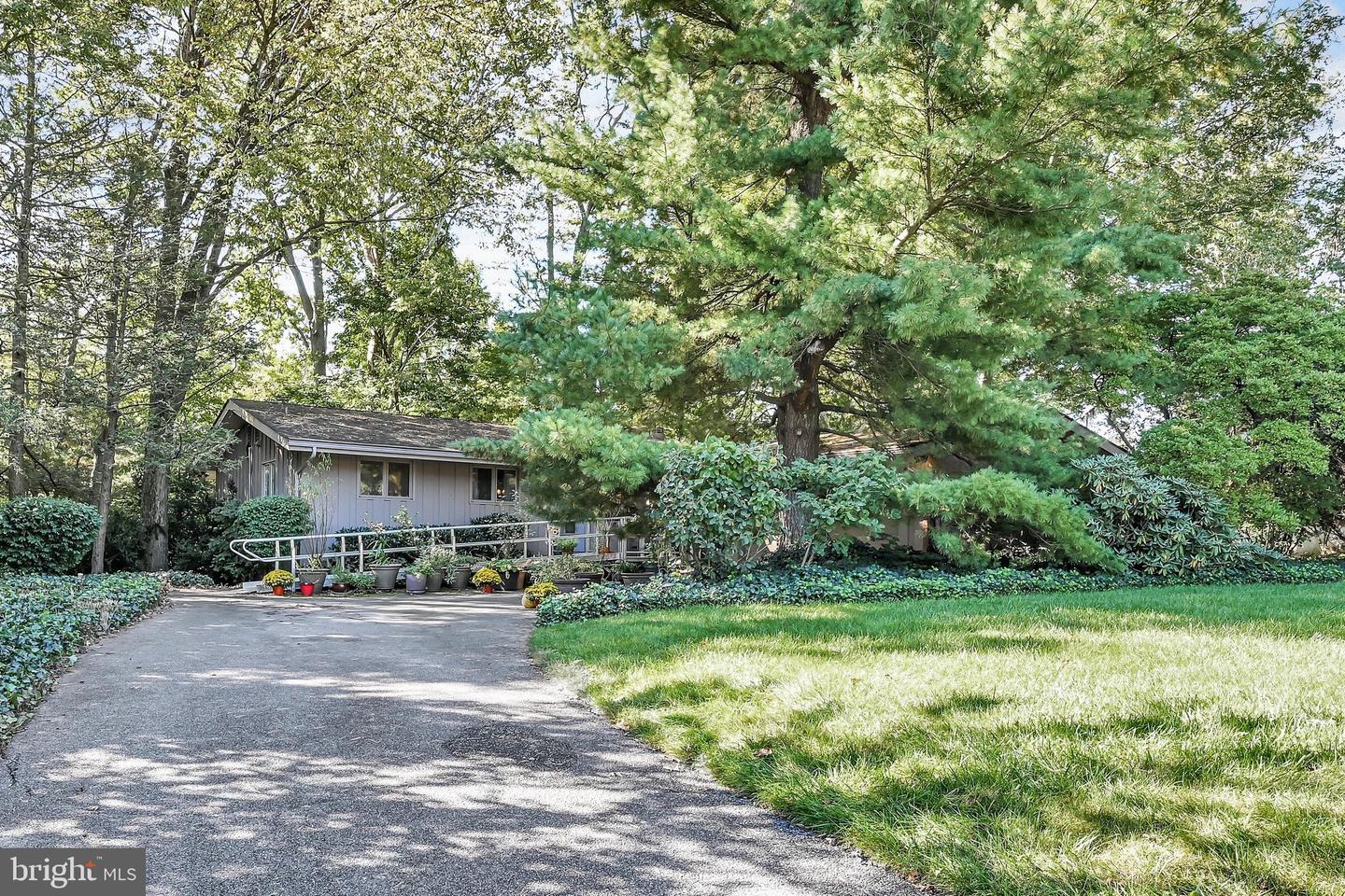 1734 Colonial Manor Dr — photo