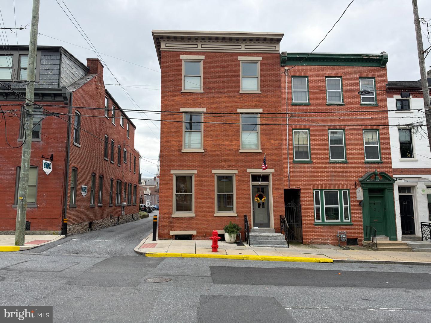 126 E Chestnut St — photo