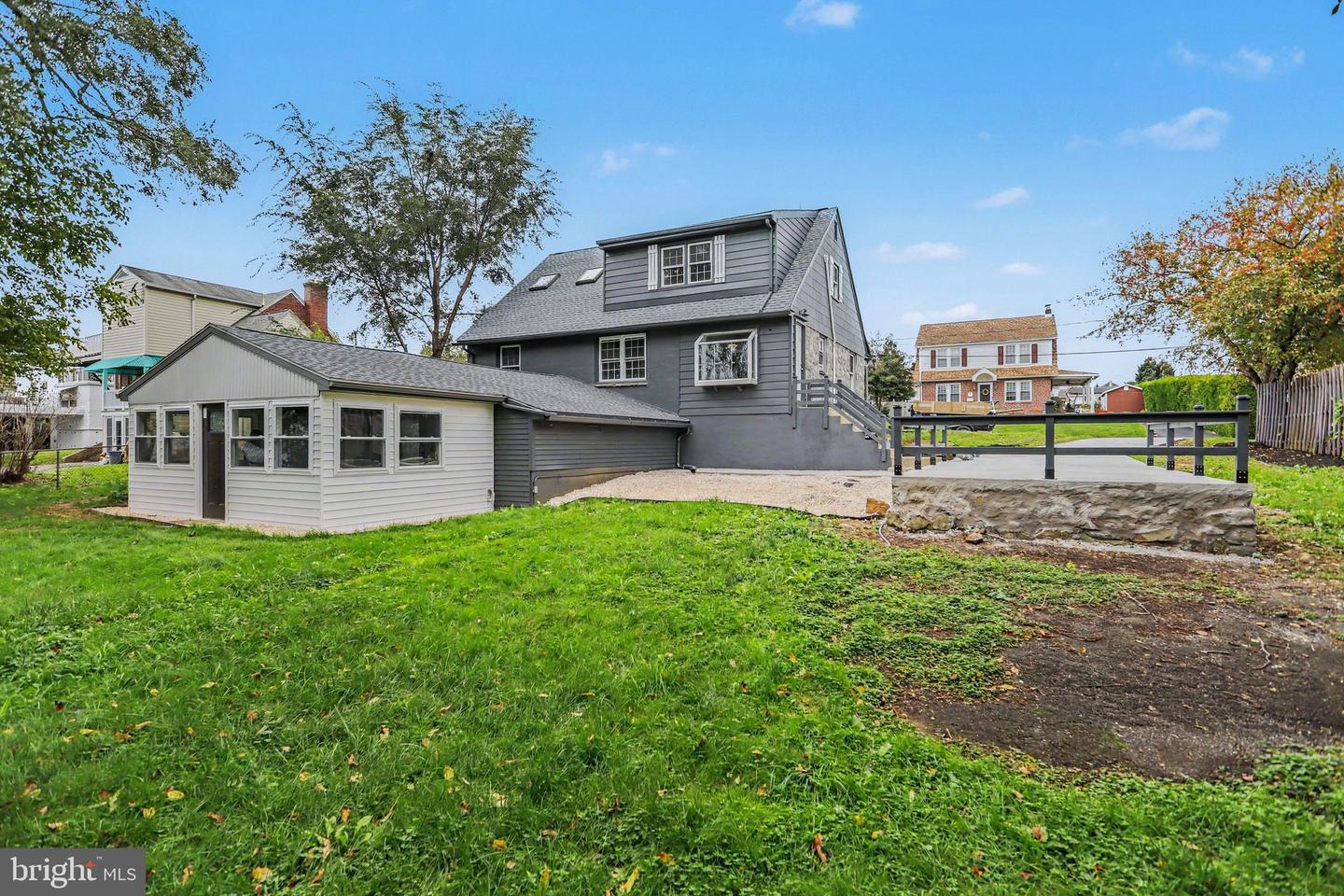214 Hillcrest Rd — photo