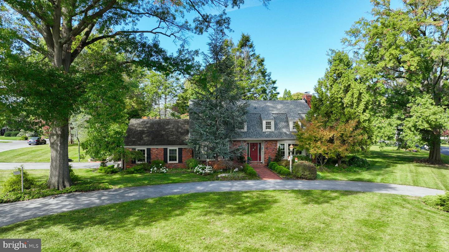 1405 Country Club Dr — photo
