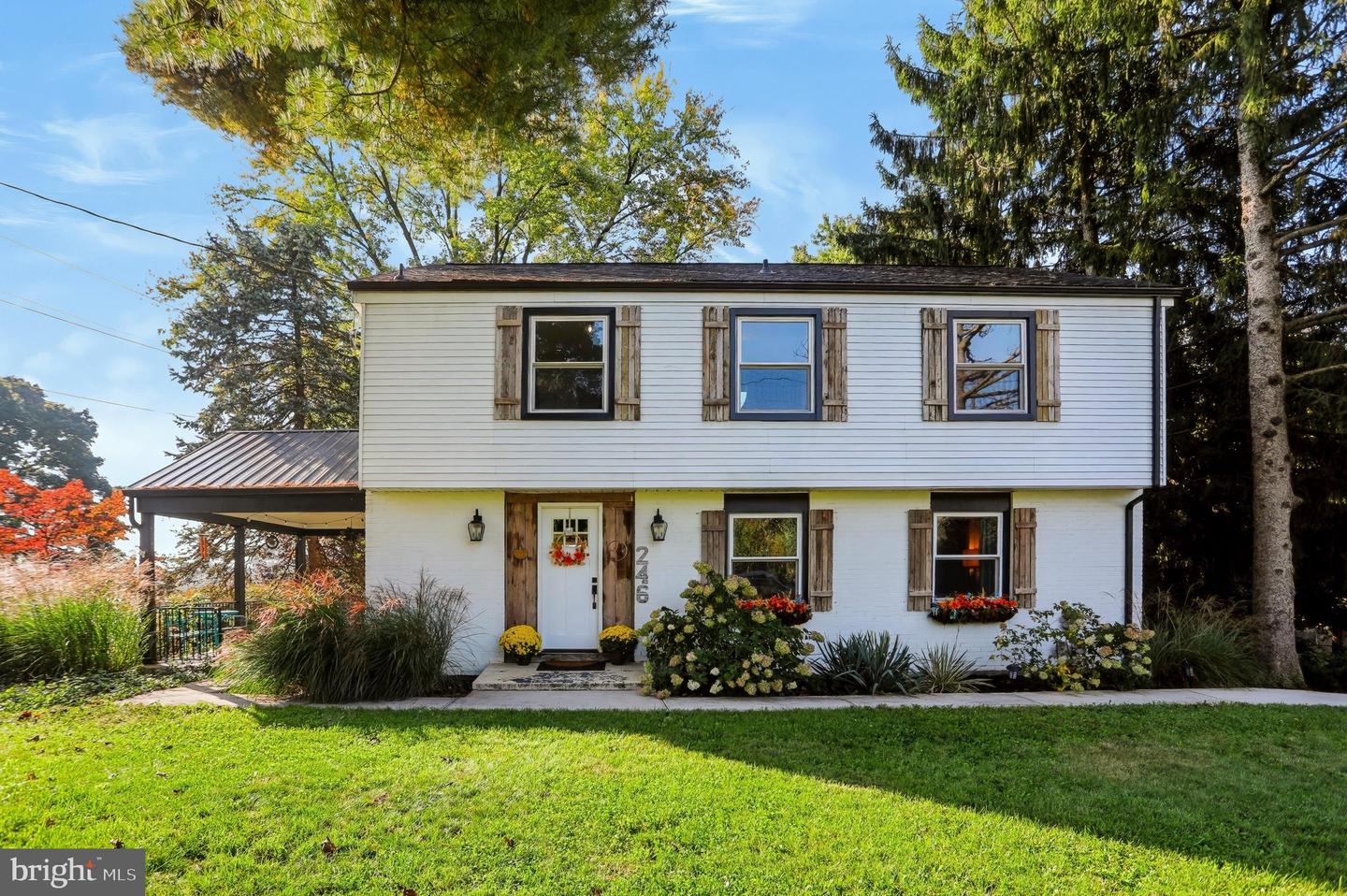 246 E Oregon Rd — photo