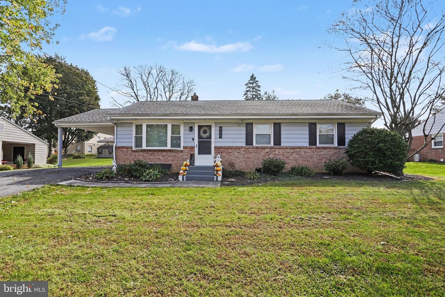 525 Longfellow Dr — photo