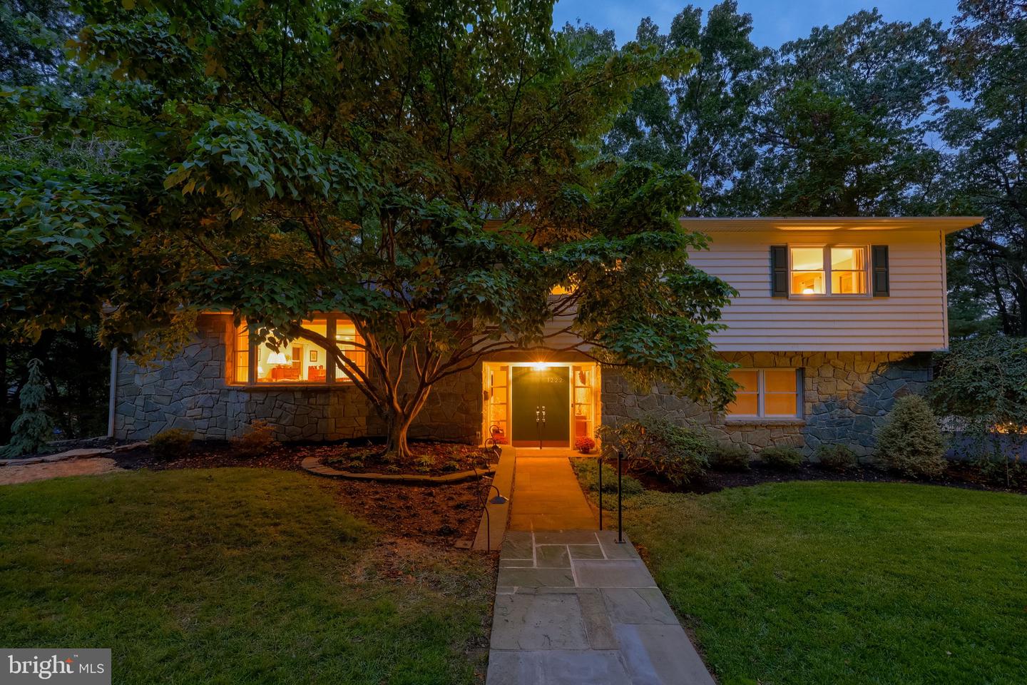 1222 Hillcrest Rd — photo