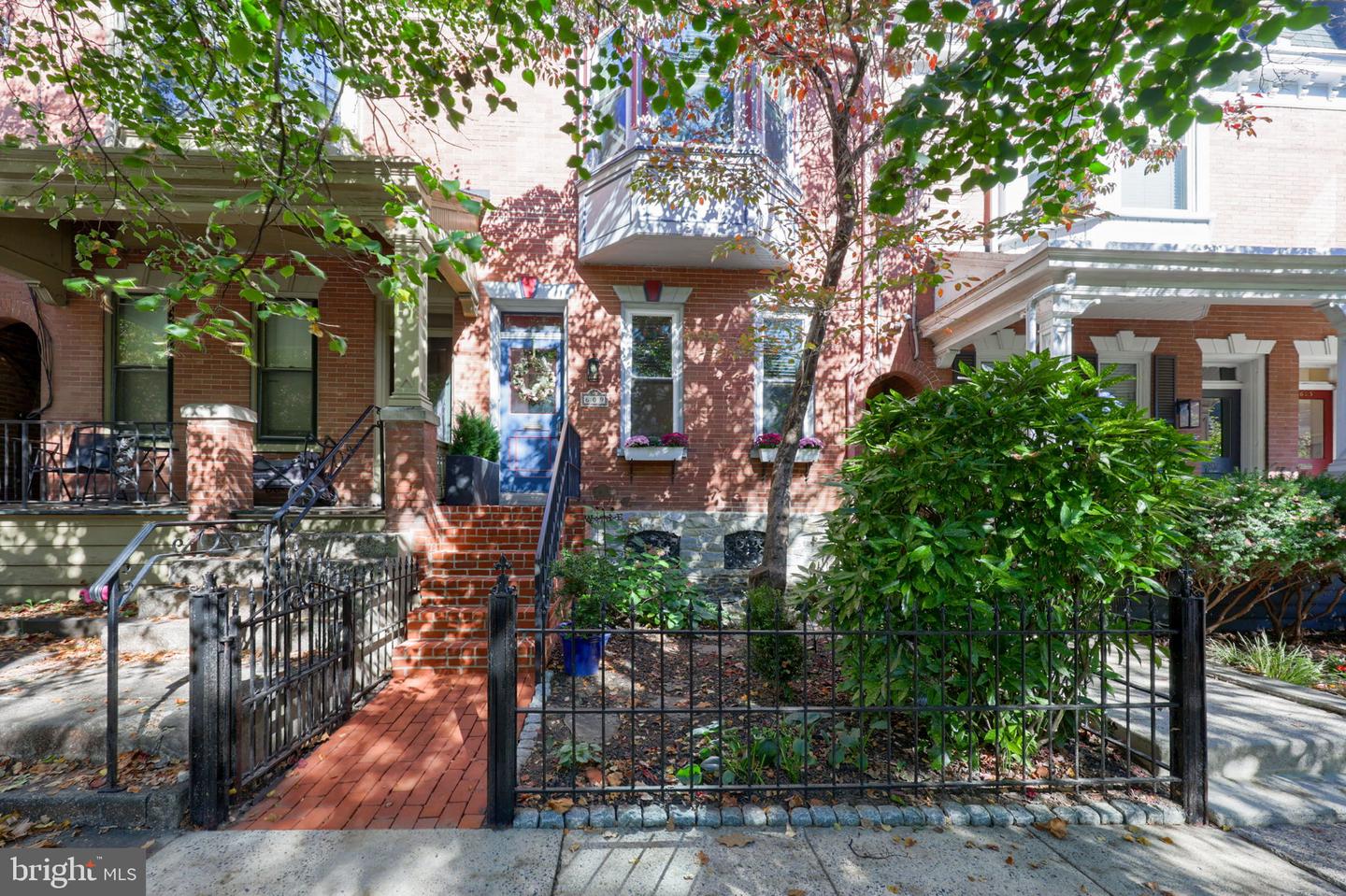 609 W Chestnut St — photo