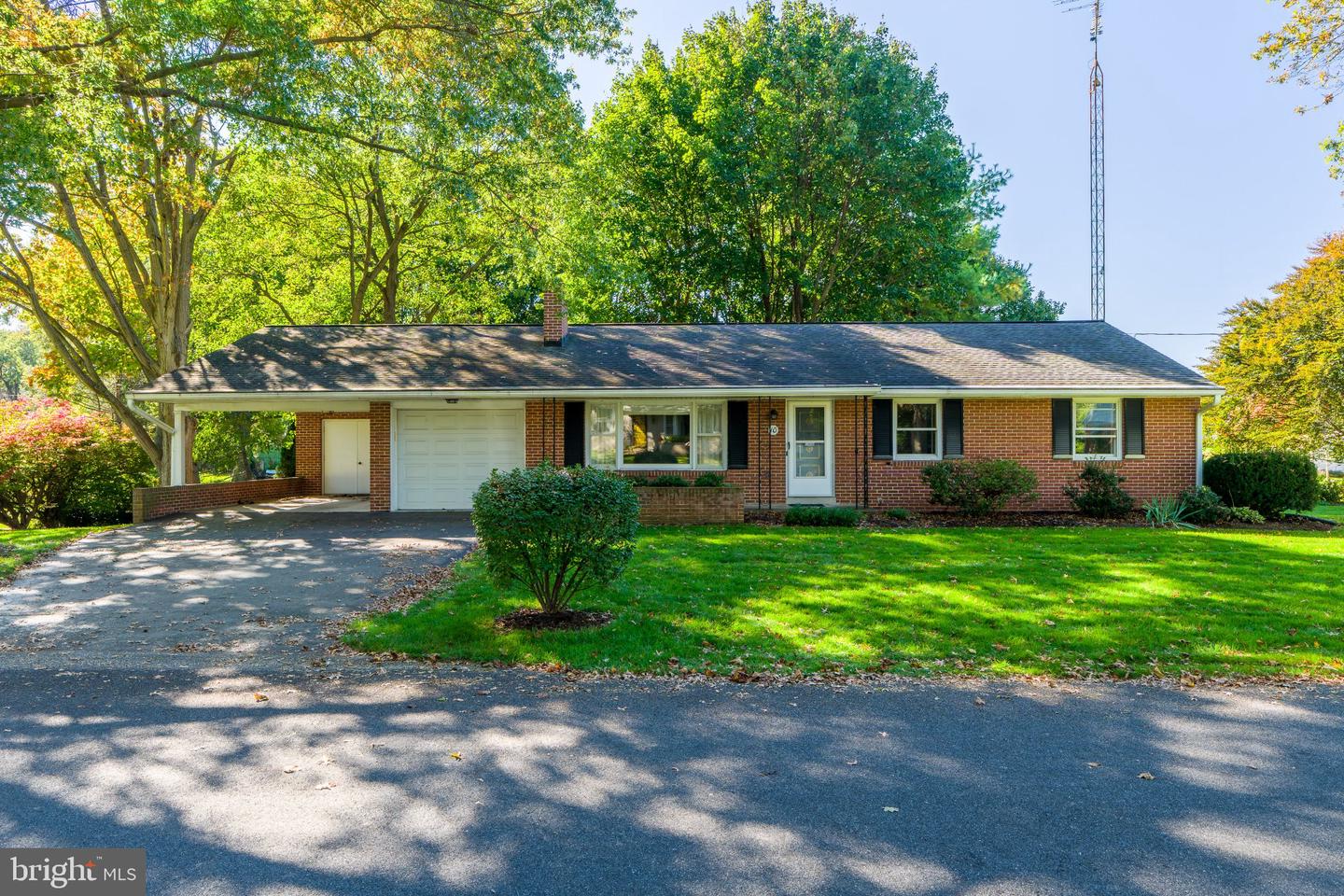 10 Pfautz Avenue, Lititz, PA 17543 — photo 2