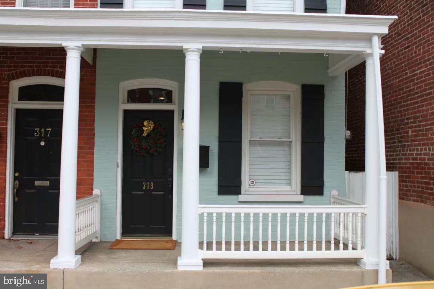 319 E Chestnut St — photo