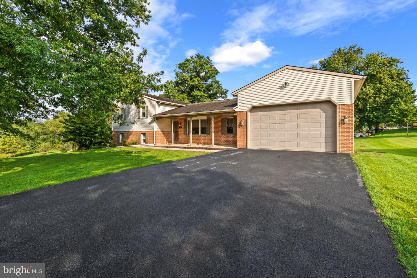 523 Colonial Crescent Drive, Lititz, PA 17543 — photo 2