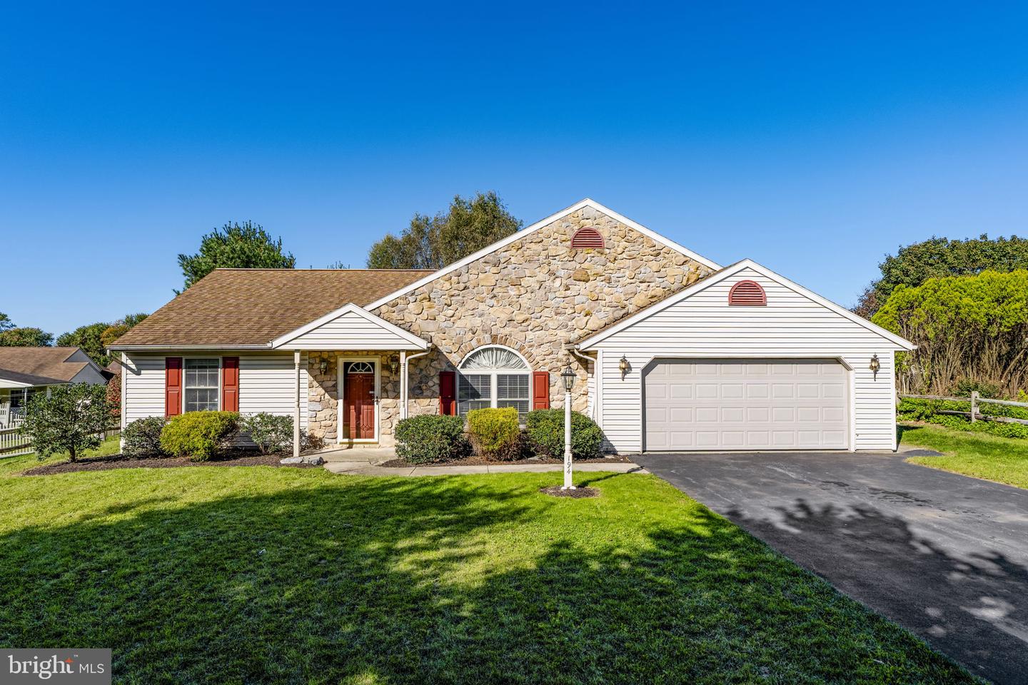 194 Stephen Ln — photo