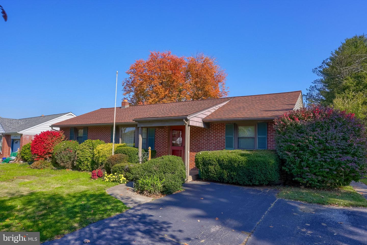 2522 Mayfair Dr — photo