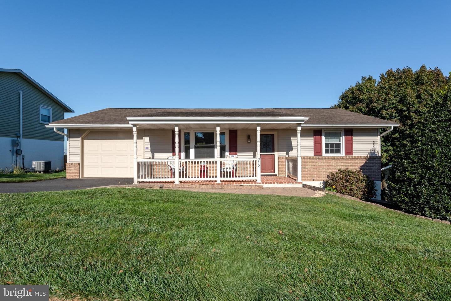 315 Vista Dr — photo