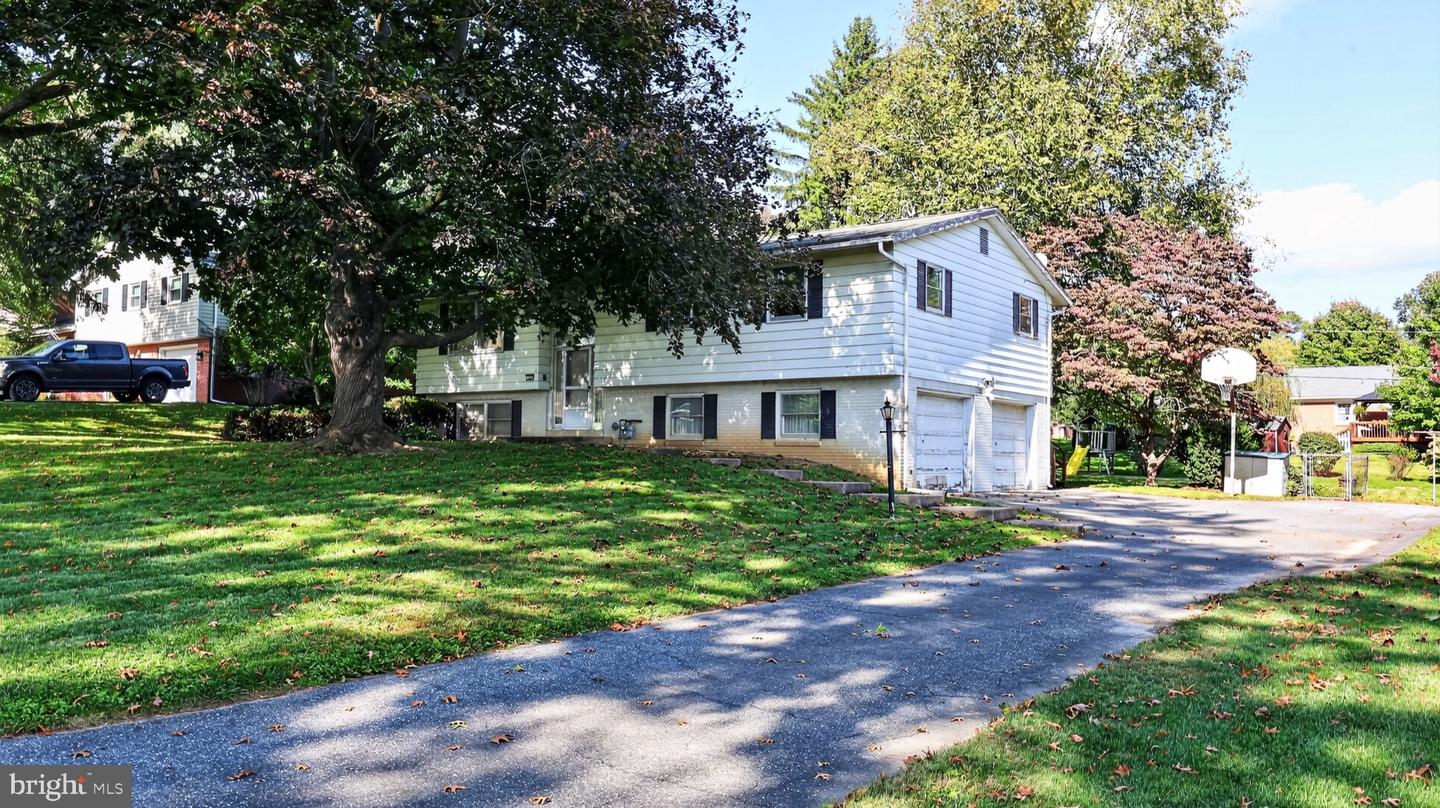53 Logging Road, Leola, PA 17540
