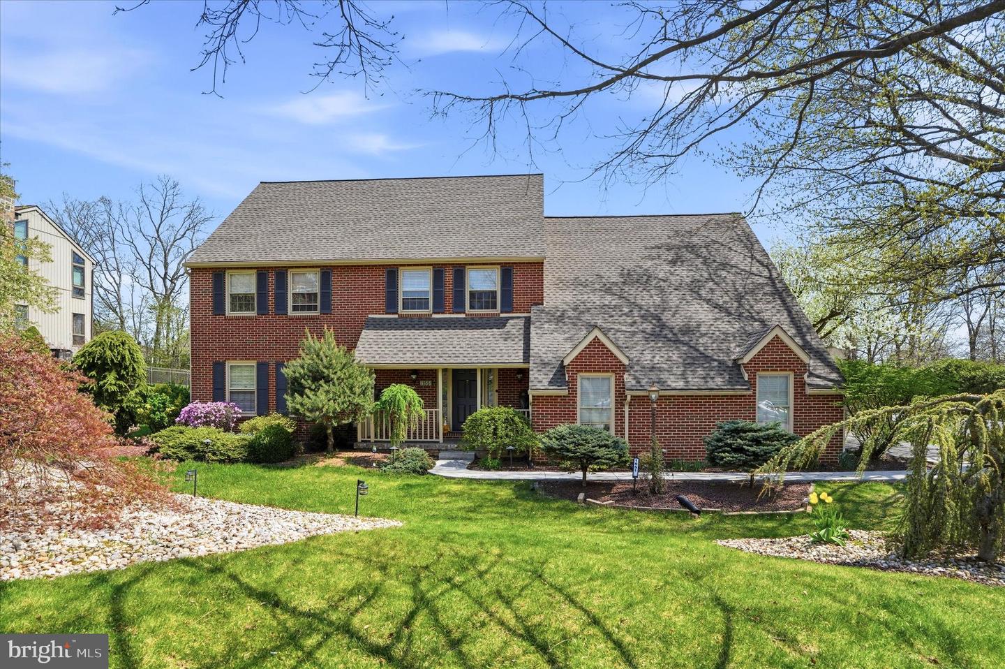 1551 Duxbury Ct — photo
