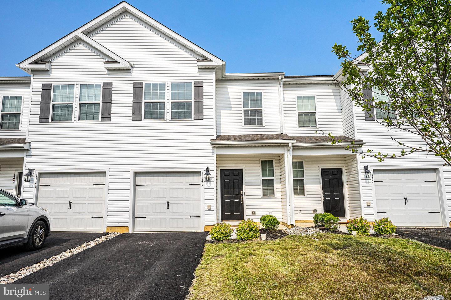 1143 Martin Rd — photo