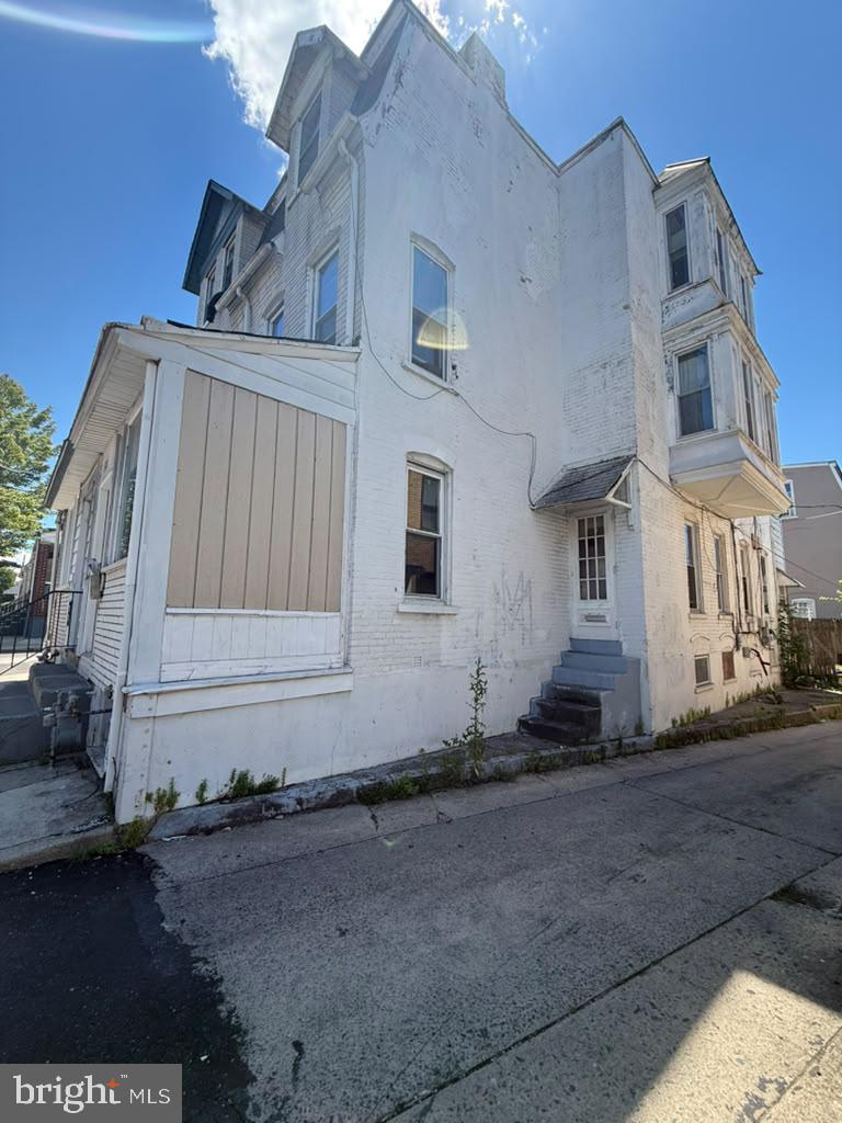 528 W Tilghman St — photo