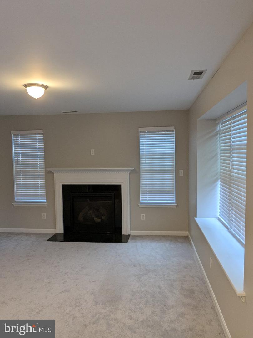 5952 Saratoga Ln — photo