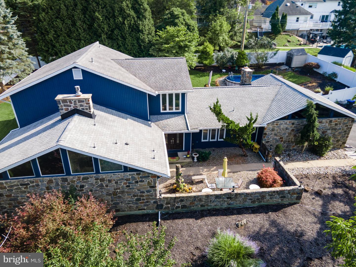 2210 Greenwood Rd — photo
