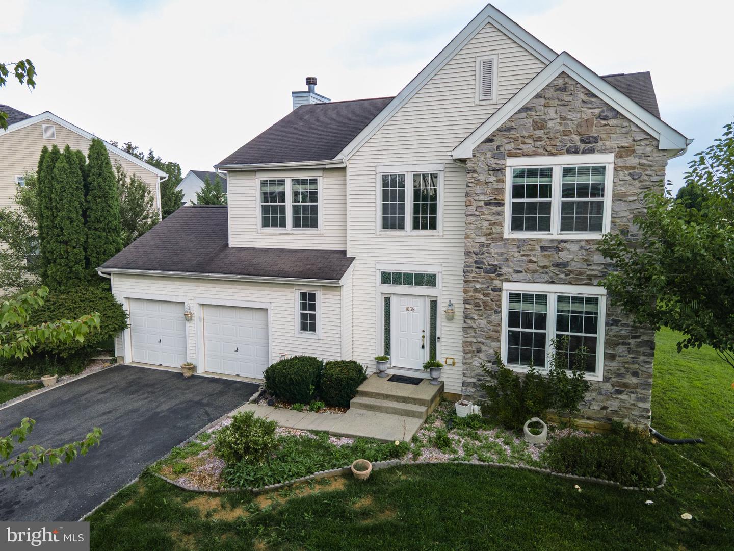 1035 Jervin Dr — photo