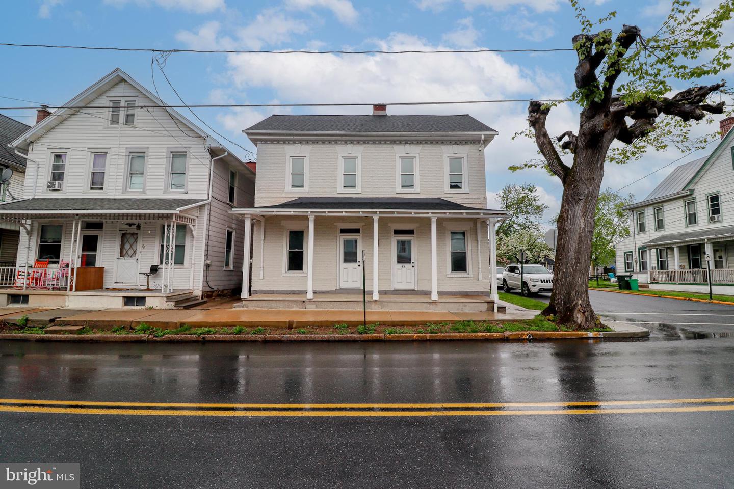 81-83 E Main St — photo
