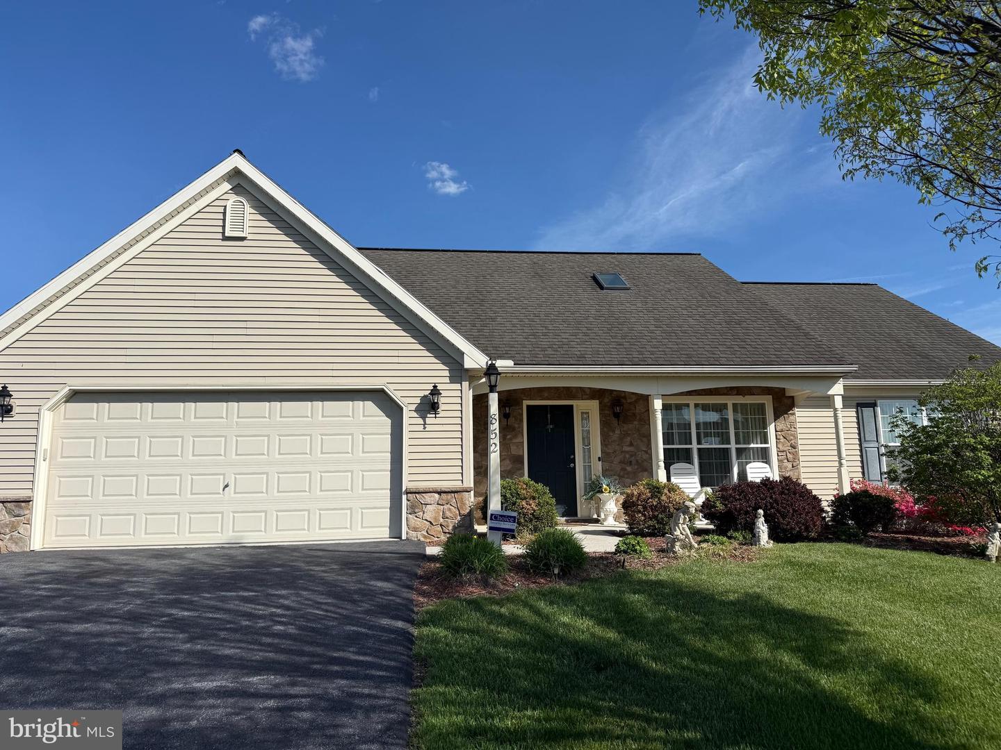852 Walnut Crest Dr — photo