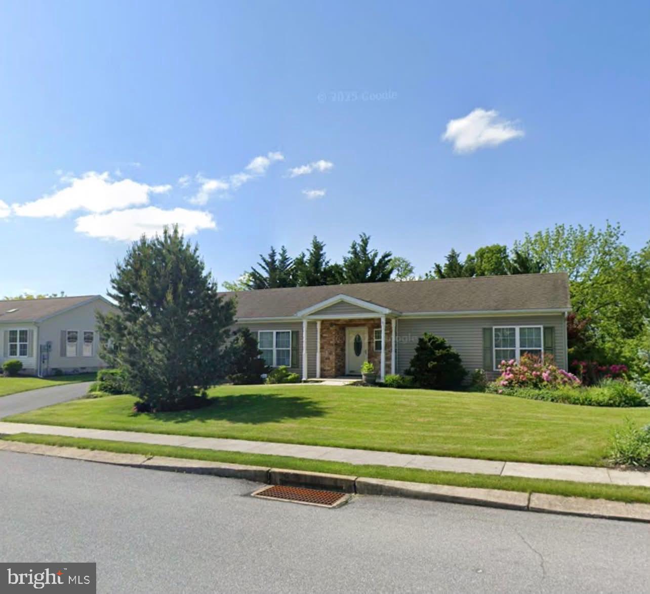 8 Madeleine Dr — photo