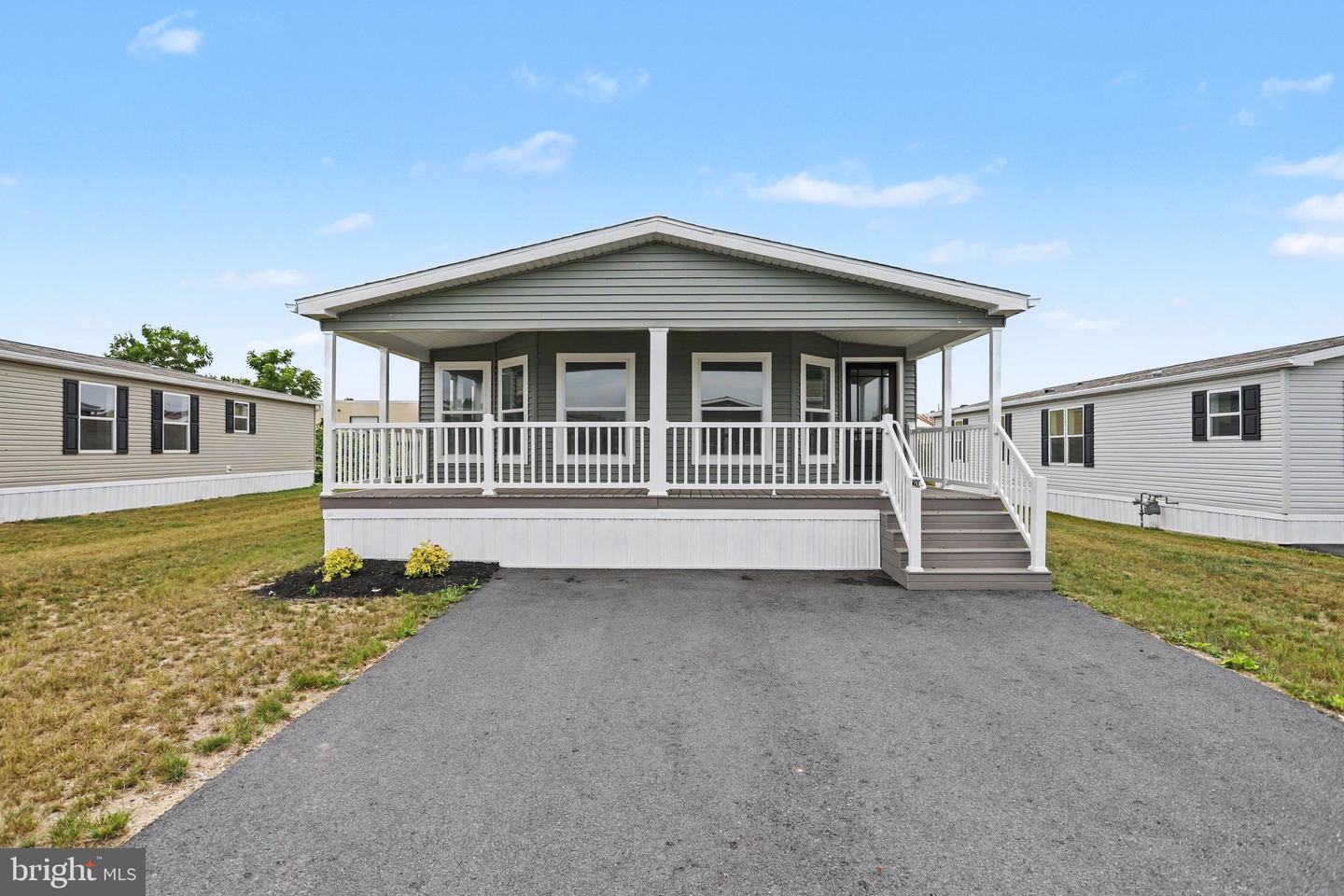 20 Evergreen Aly — photo