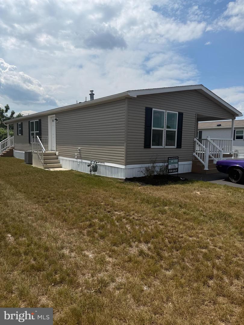 44 Evergreen Aly — photo