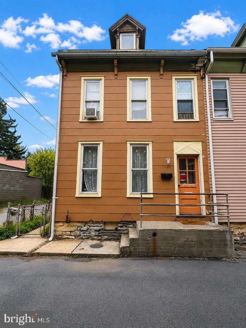 1120 Walton St — photo