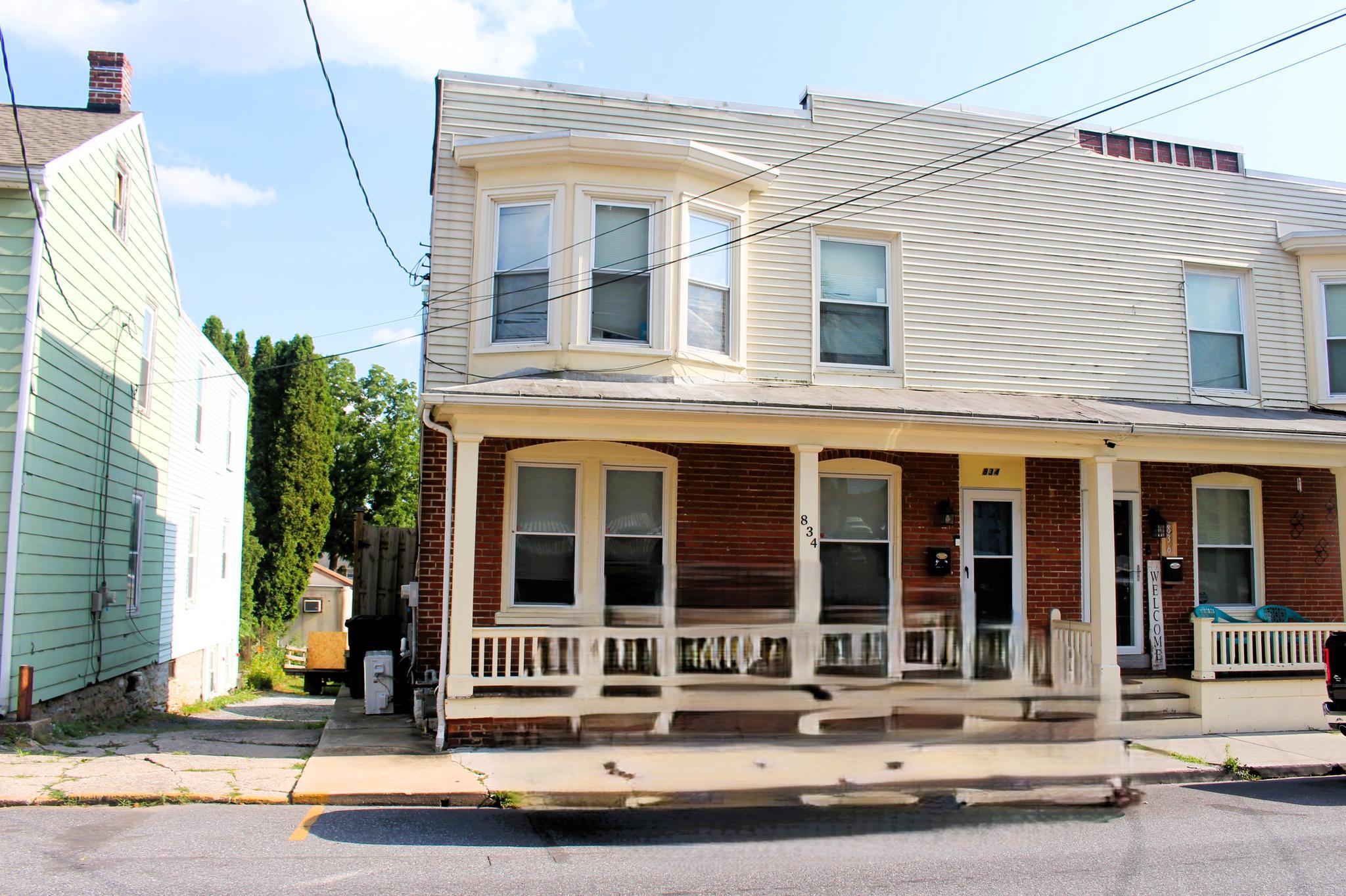 834 Locust St — photo
