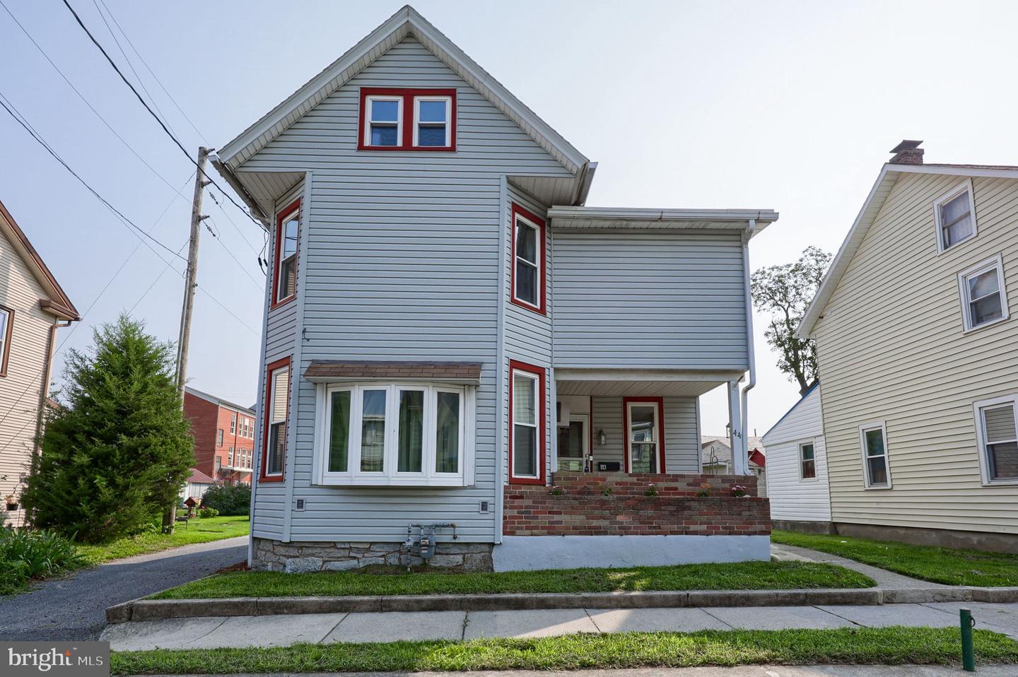 44 N Locust St — photo
