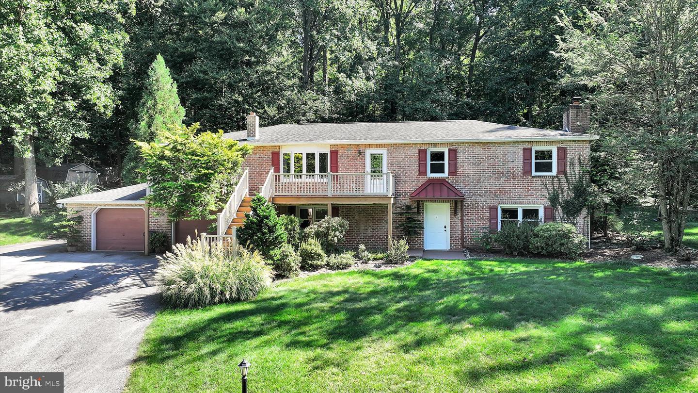 654 Woodlawn Dr — photo