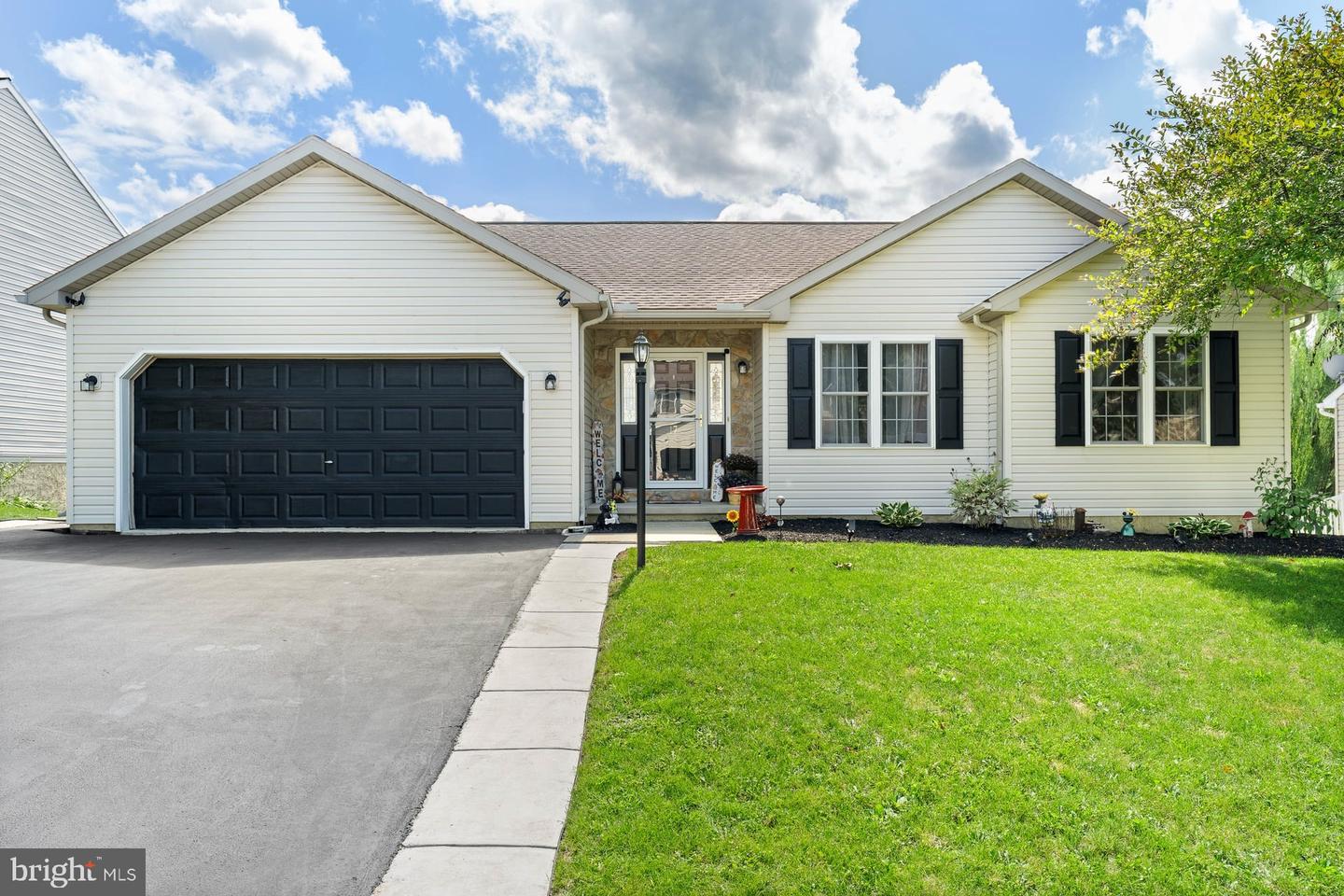 17 Mayflower Dr — photo