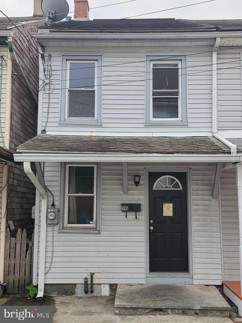916 Elizabeth St — photo