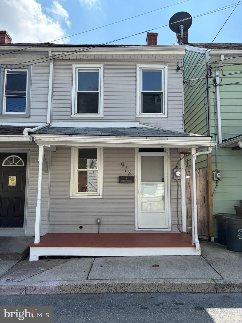 918 Elizabeth St — photo