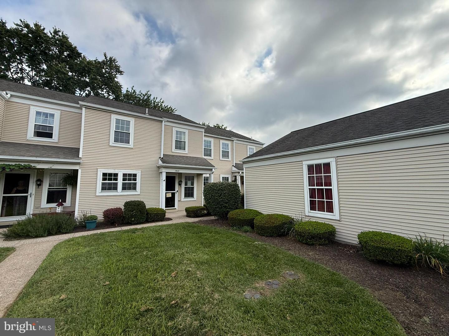 1503 Cambridge Ct — photo
