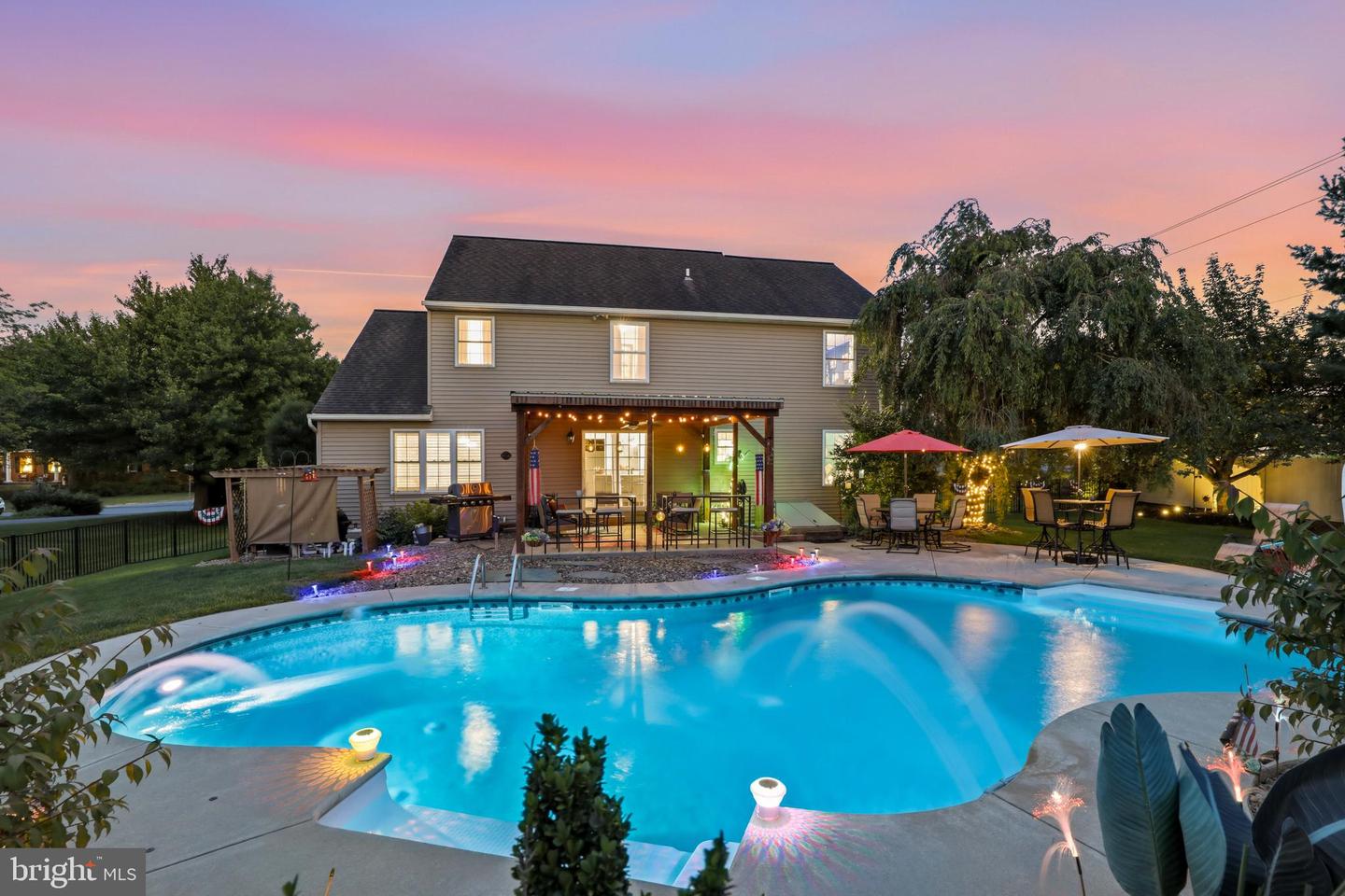 1 Stone Hedge Dr — photo