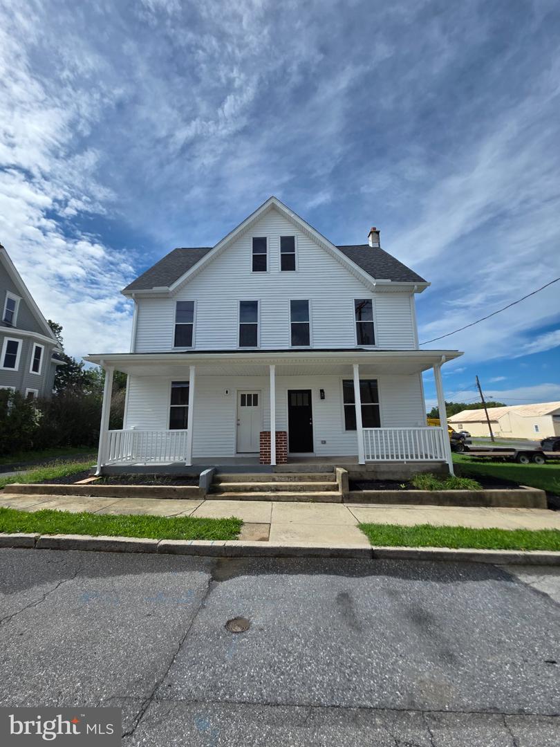 331 N College St — photo