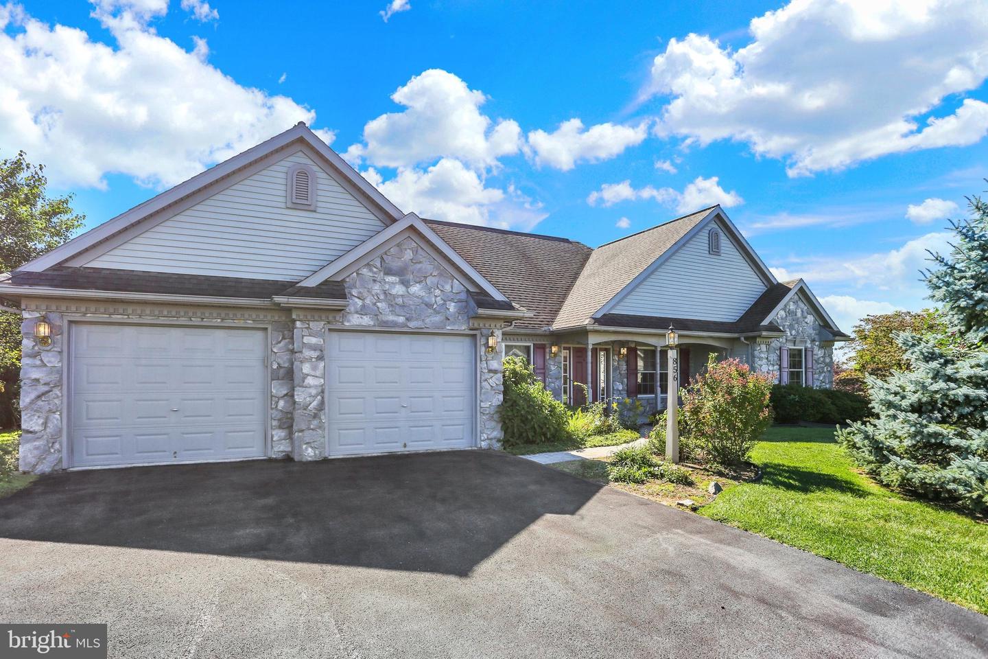 856 Walnut Crest Dr — photo