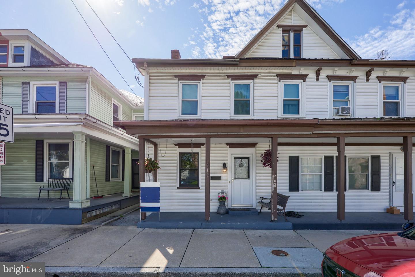 319 N Railroad St — photo