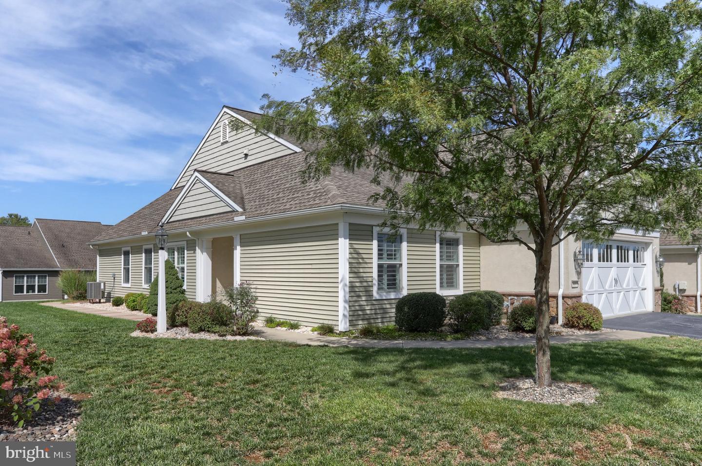 1057 Villa Dr — photo