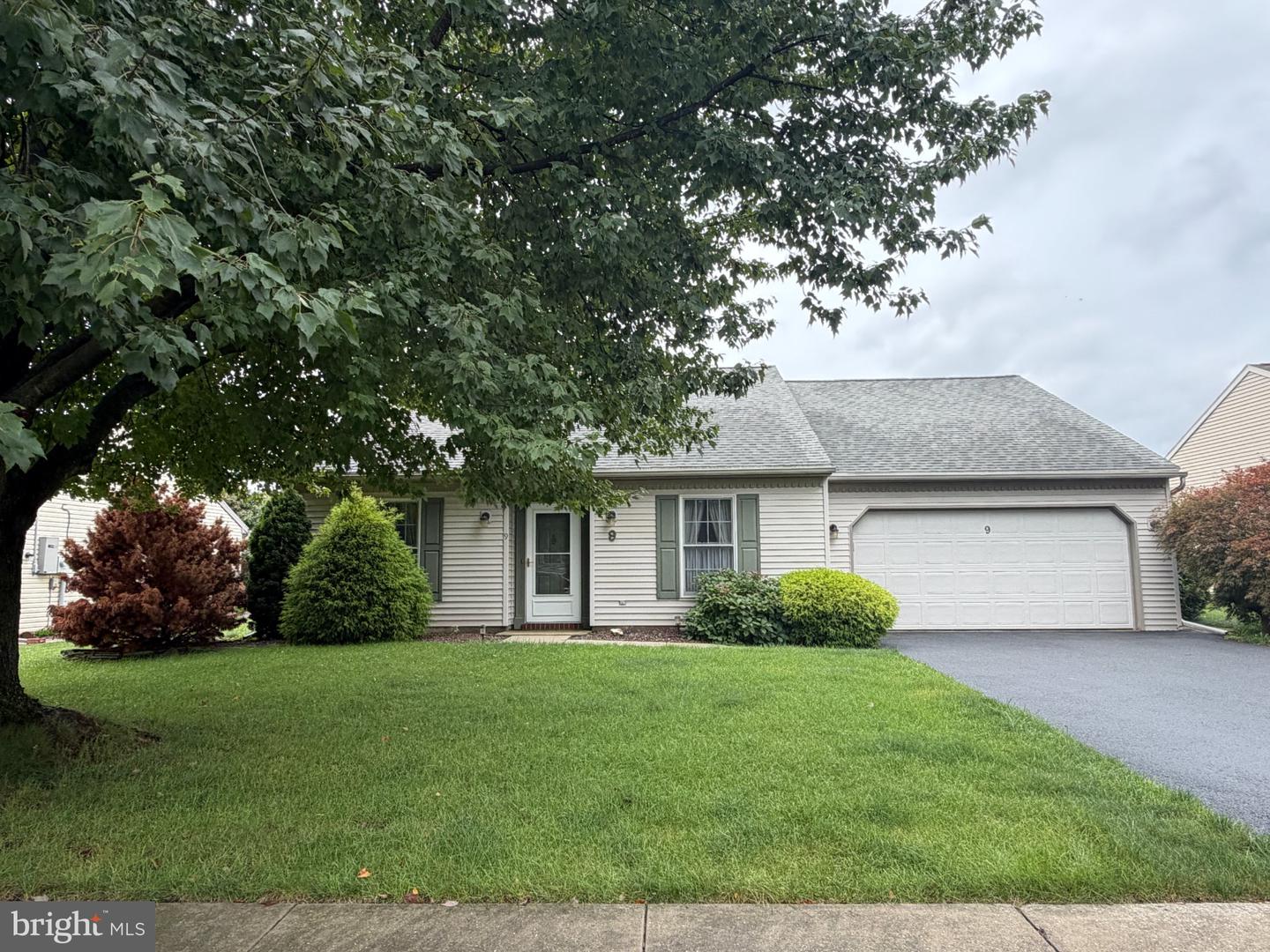 9 Lakeview Dr — photo