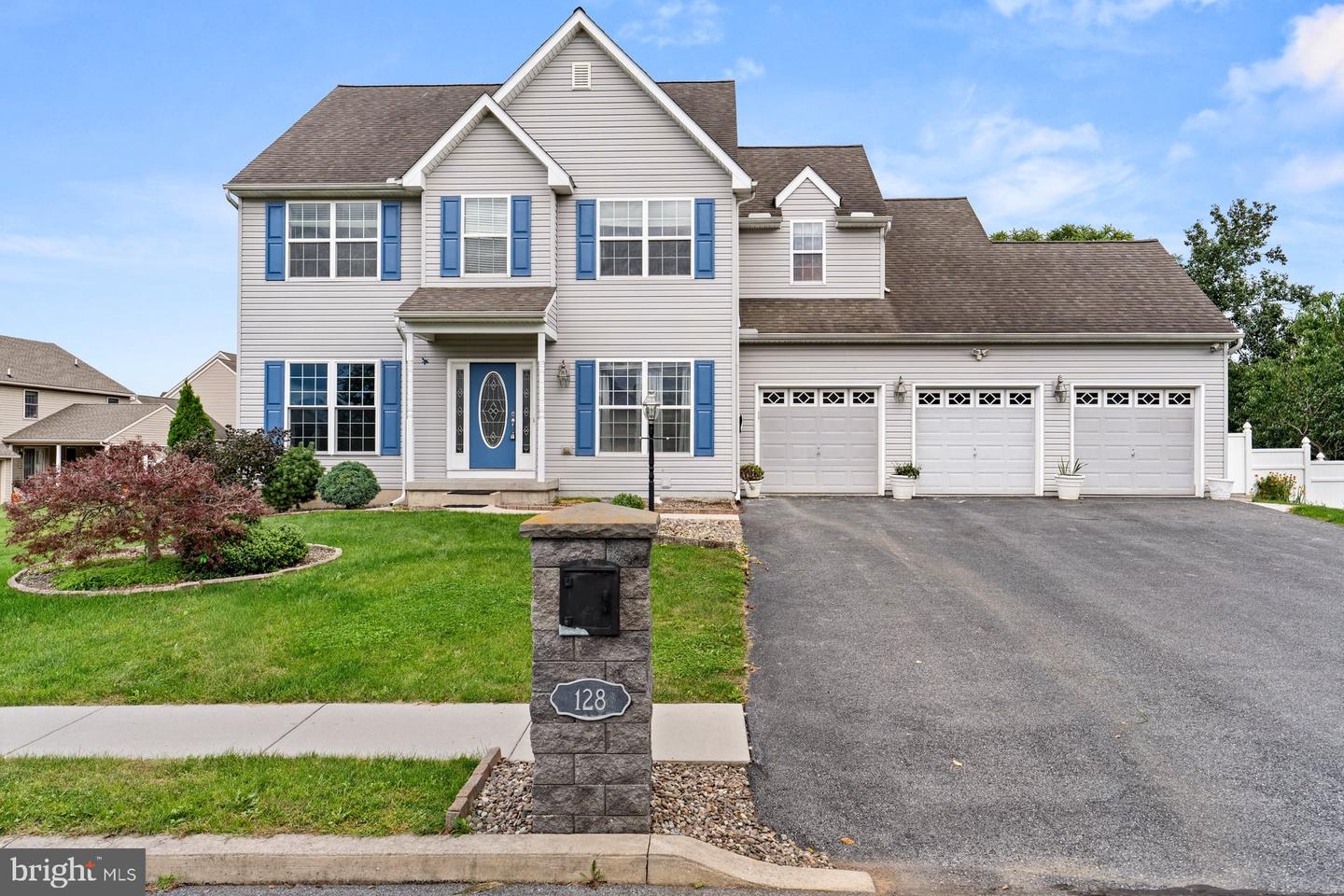 128 S Thistledown Dr — photo