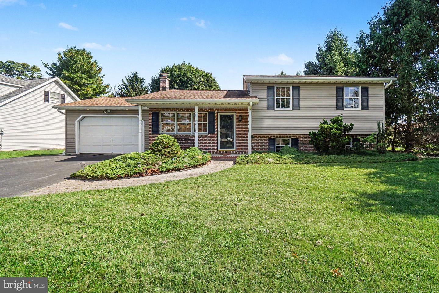1612 Greenwood Dr — photo