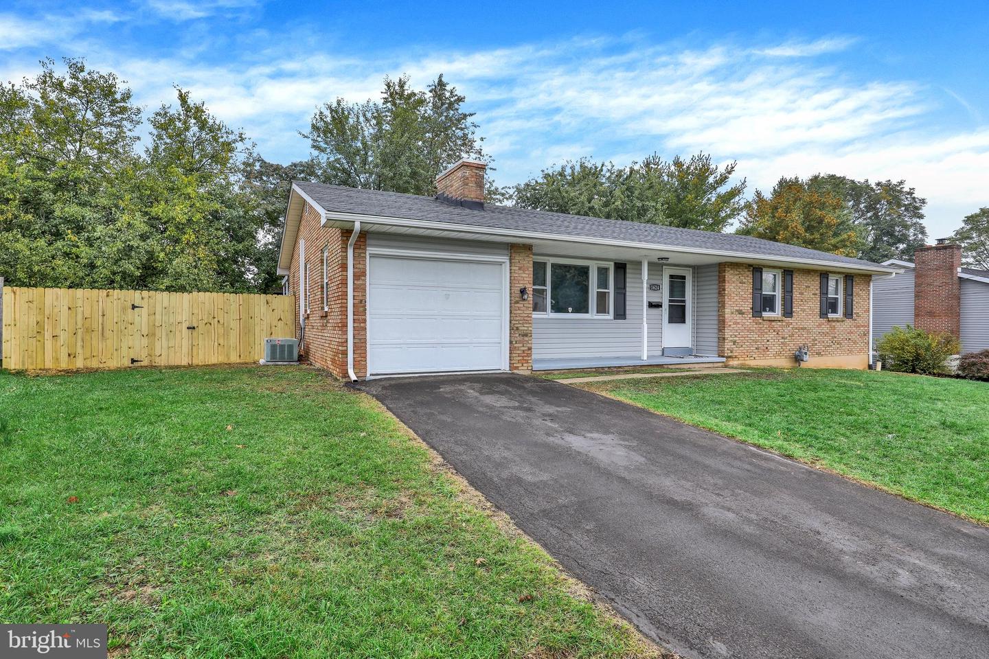 1624 Greenwood Dr — photo