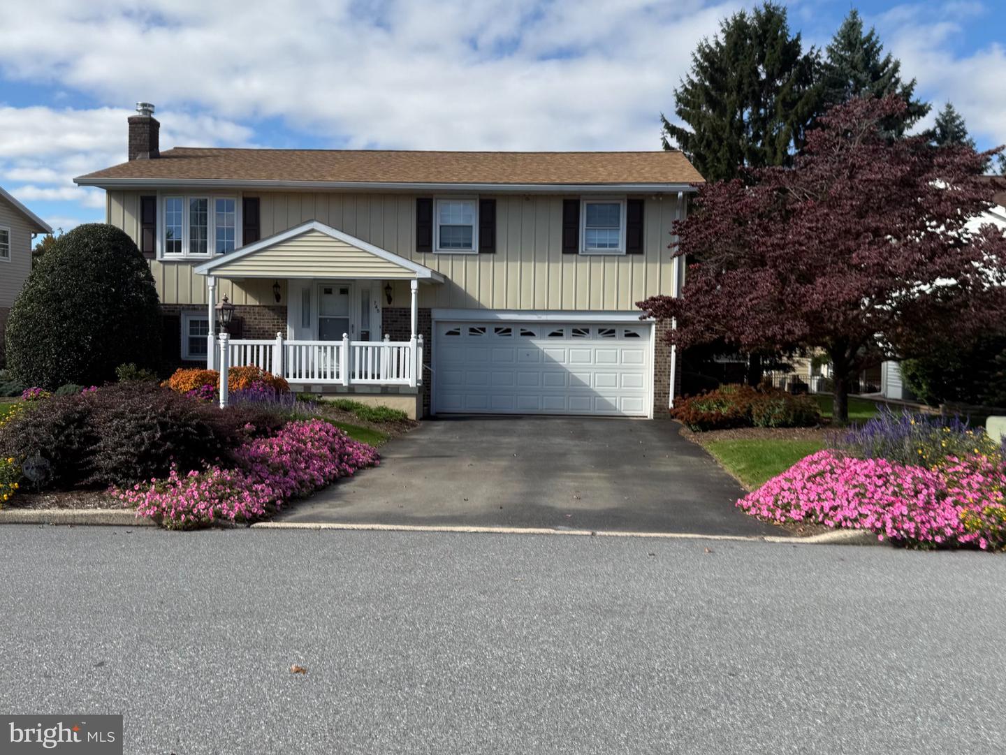 745 Suzanne Dr — photo